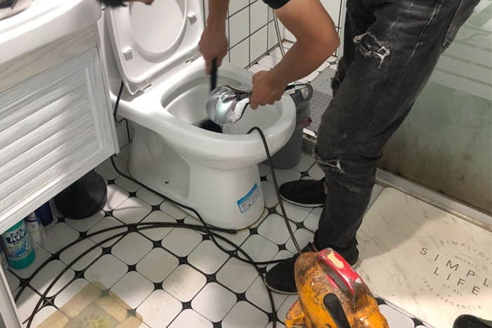 陈仓马桶堵塞自己疏通还是找师傅？专业上门服务让你省时更省心